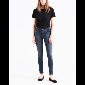 Levi’s 711 skinny mid rise jeans 27